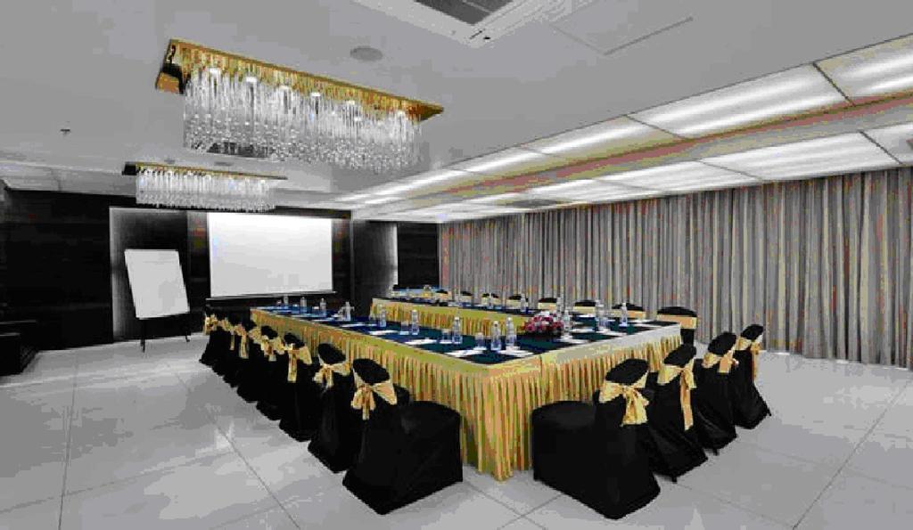 Comfort Inn Sunset Ahmadabad Zewnętrze zdjęcie