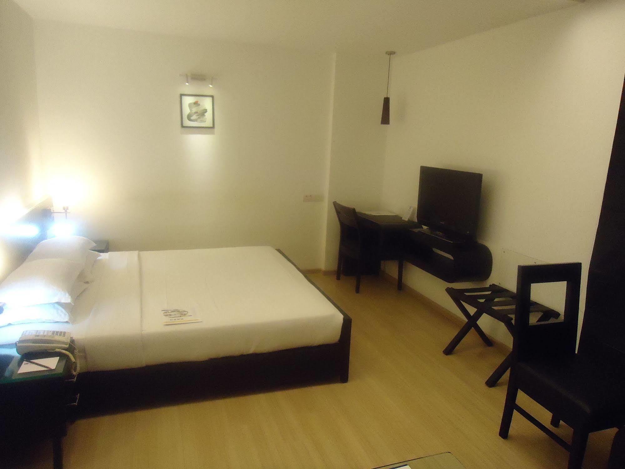 Comfort Inn Sunset Ahmadabad Zewnętrze zdjęcie